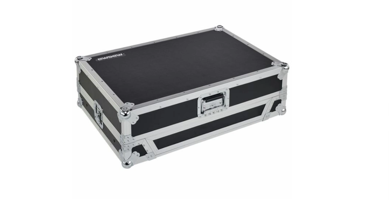 1 screens in 1 flight case